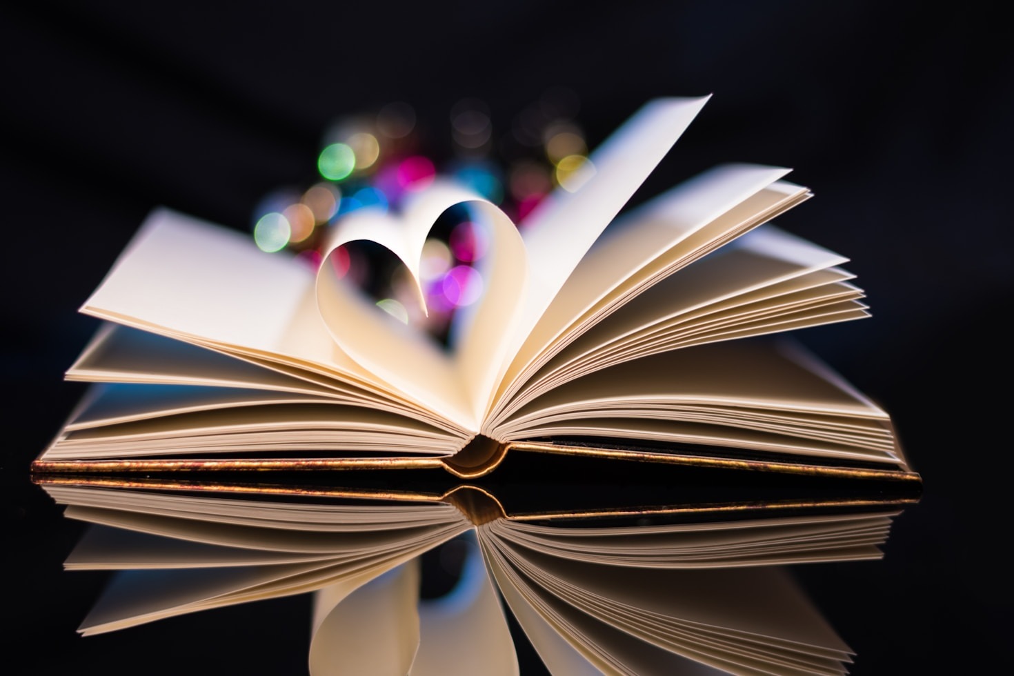 Storytelling Beyond the Pages: Mini Tales